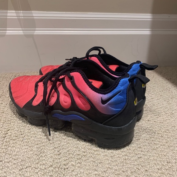 pink/blue vapormax plus - Picture 2 of 3